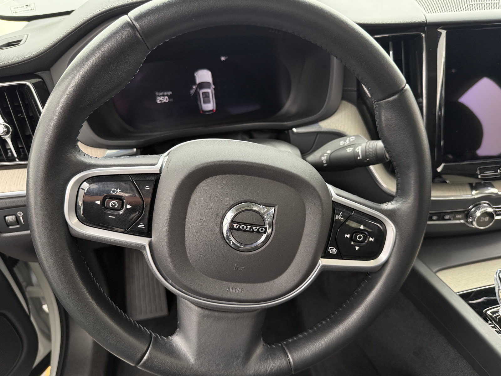 Thumbnail: 2022 Volvo XC60 - 4