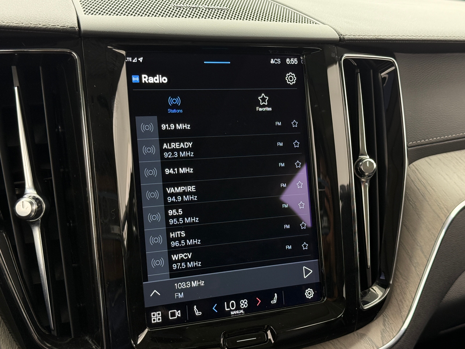 Thumbnail: 2022 Volvo XC60 - 3