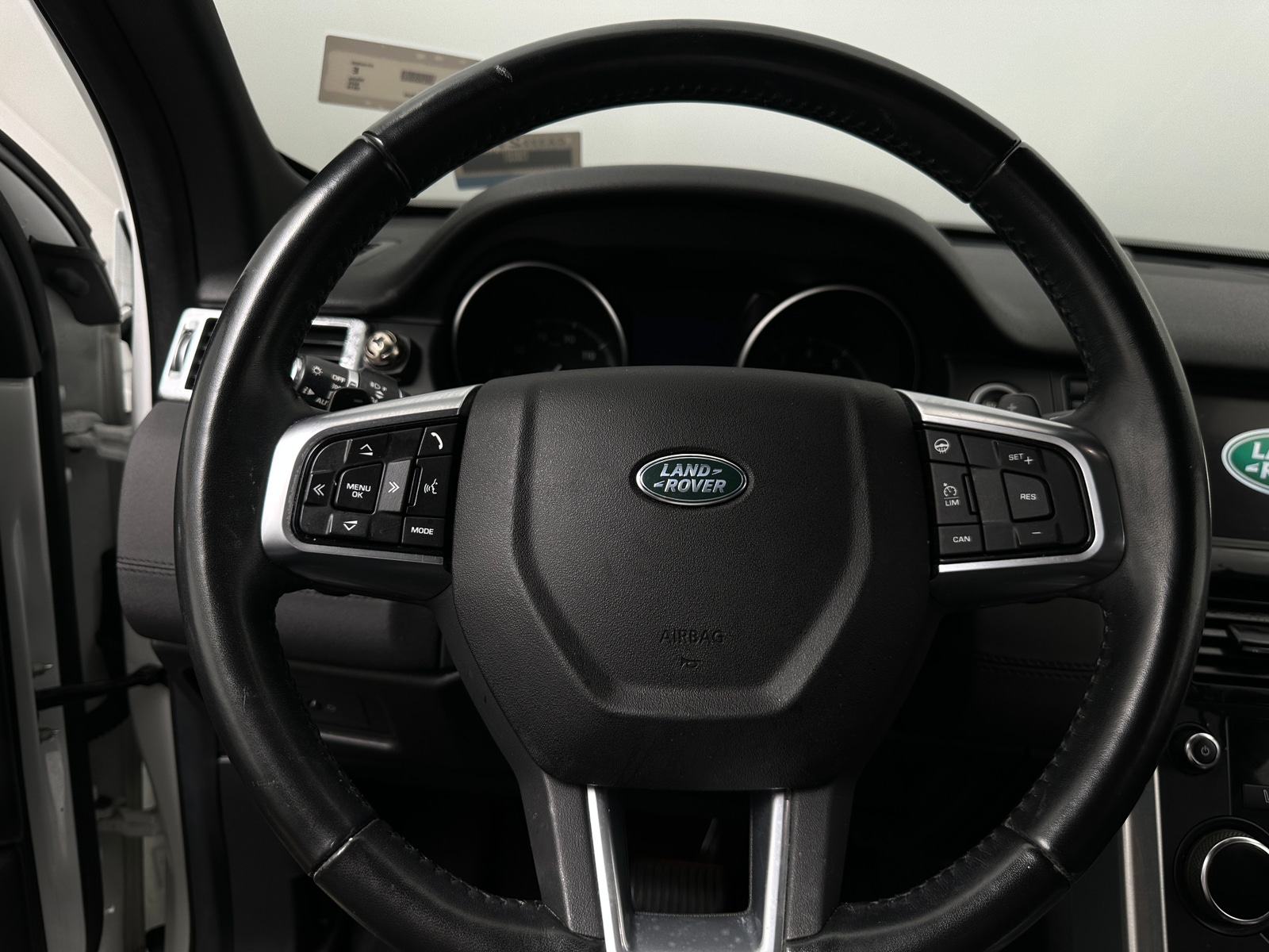 Thumbnail: 2019 Land Rover Discovery Sport - 4