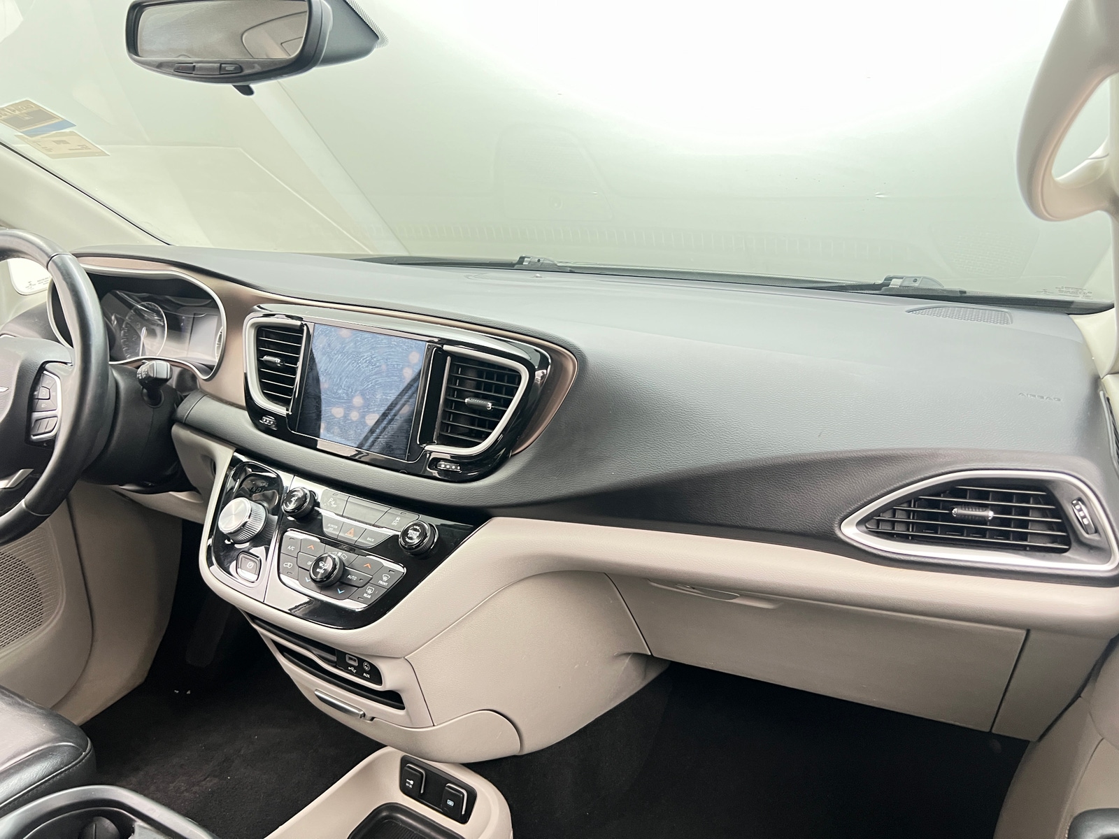 Thumbnail: 2017 Chrysler Pacifica - 2
