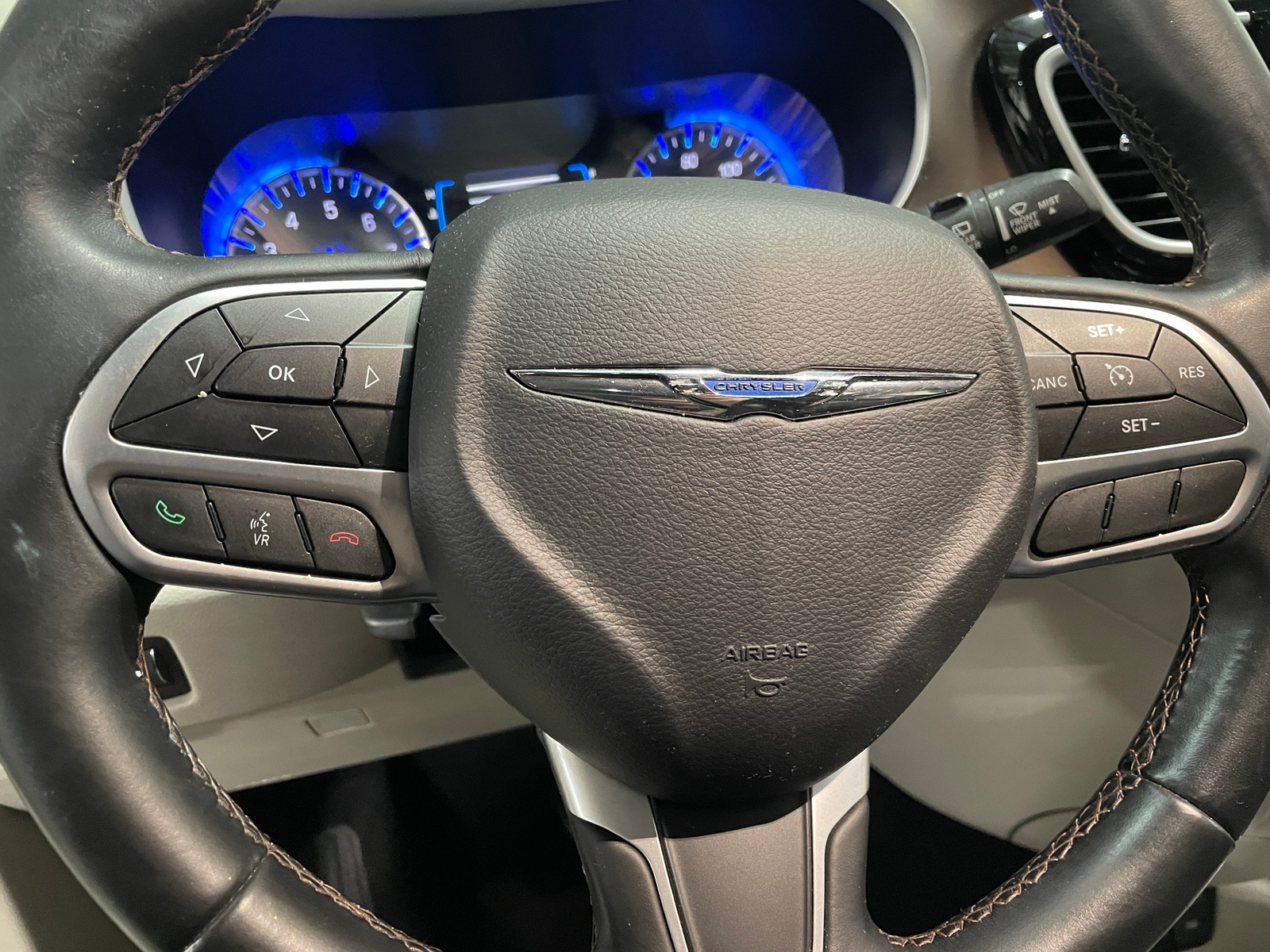 Thumbnail: 2017 Chrysler Pacifica - 4