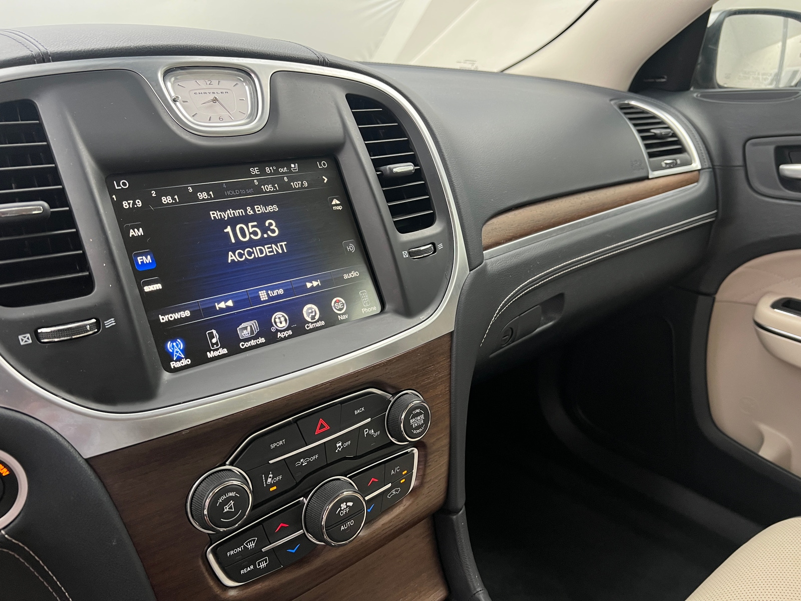 Thumbnail: 2016 Chrysler 300 - 3