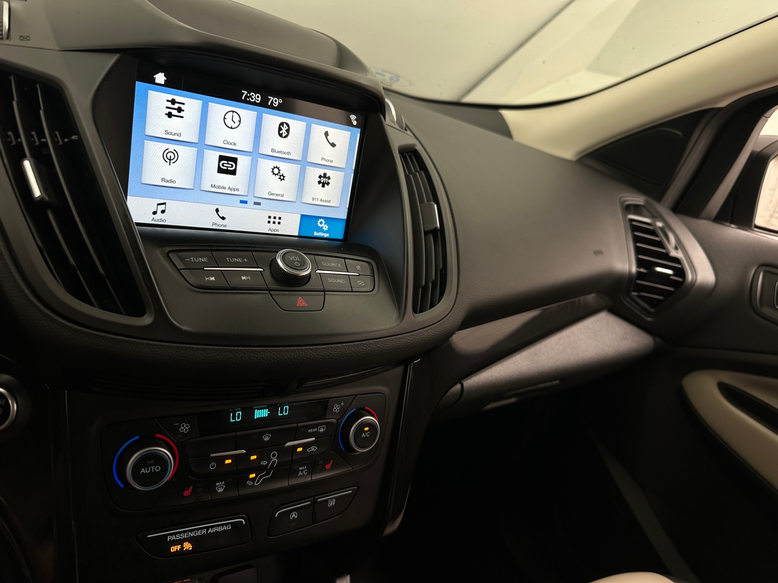 Thumbnail: 2019 Ford Escape - 3