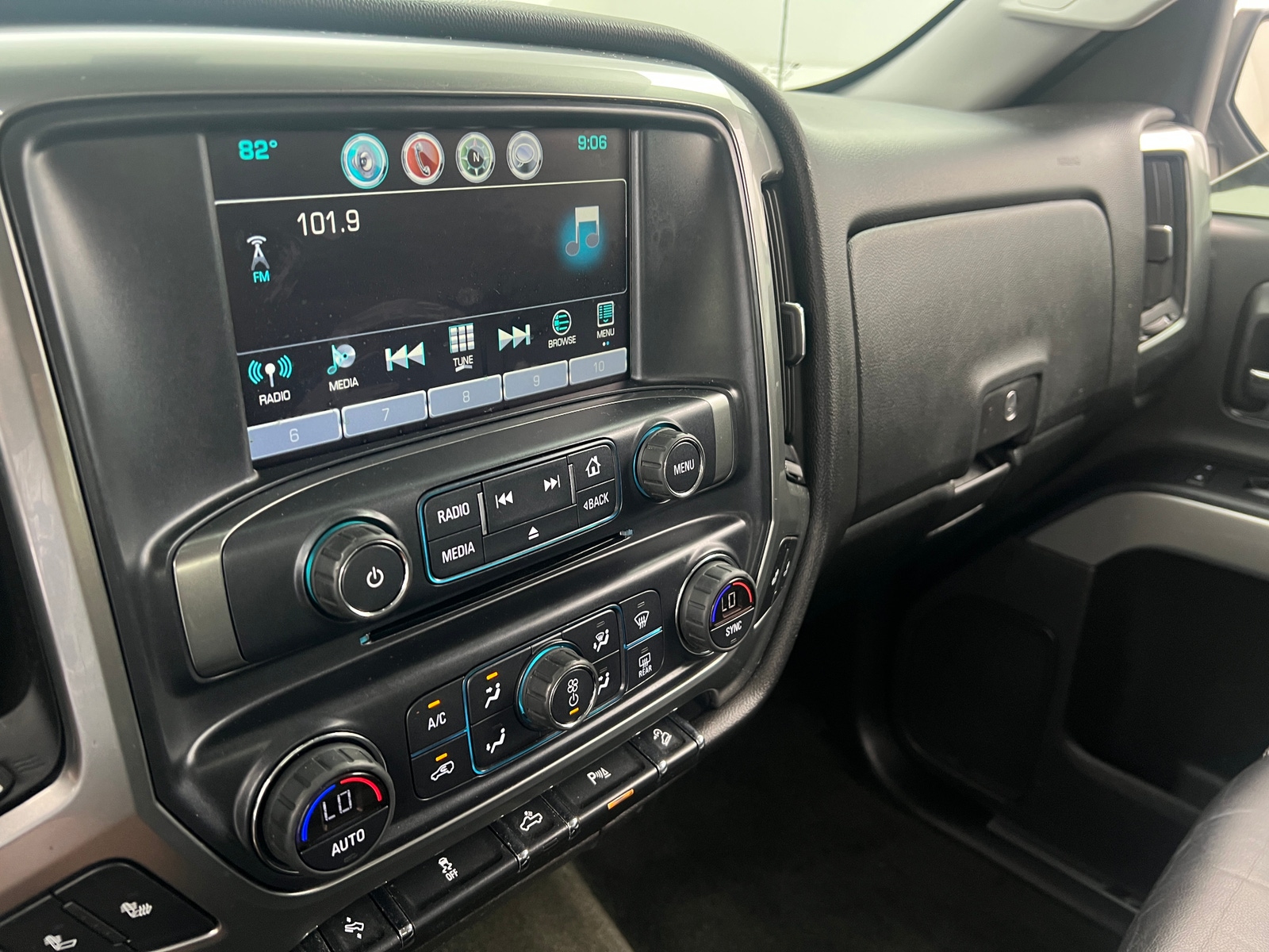 Thumbnail: 2017 Chevrolet Silverado 1500 - 3