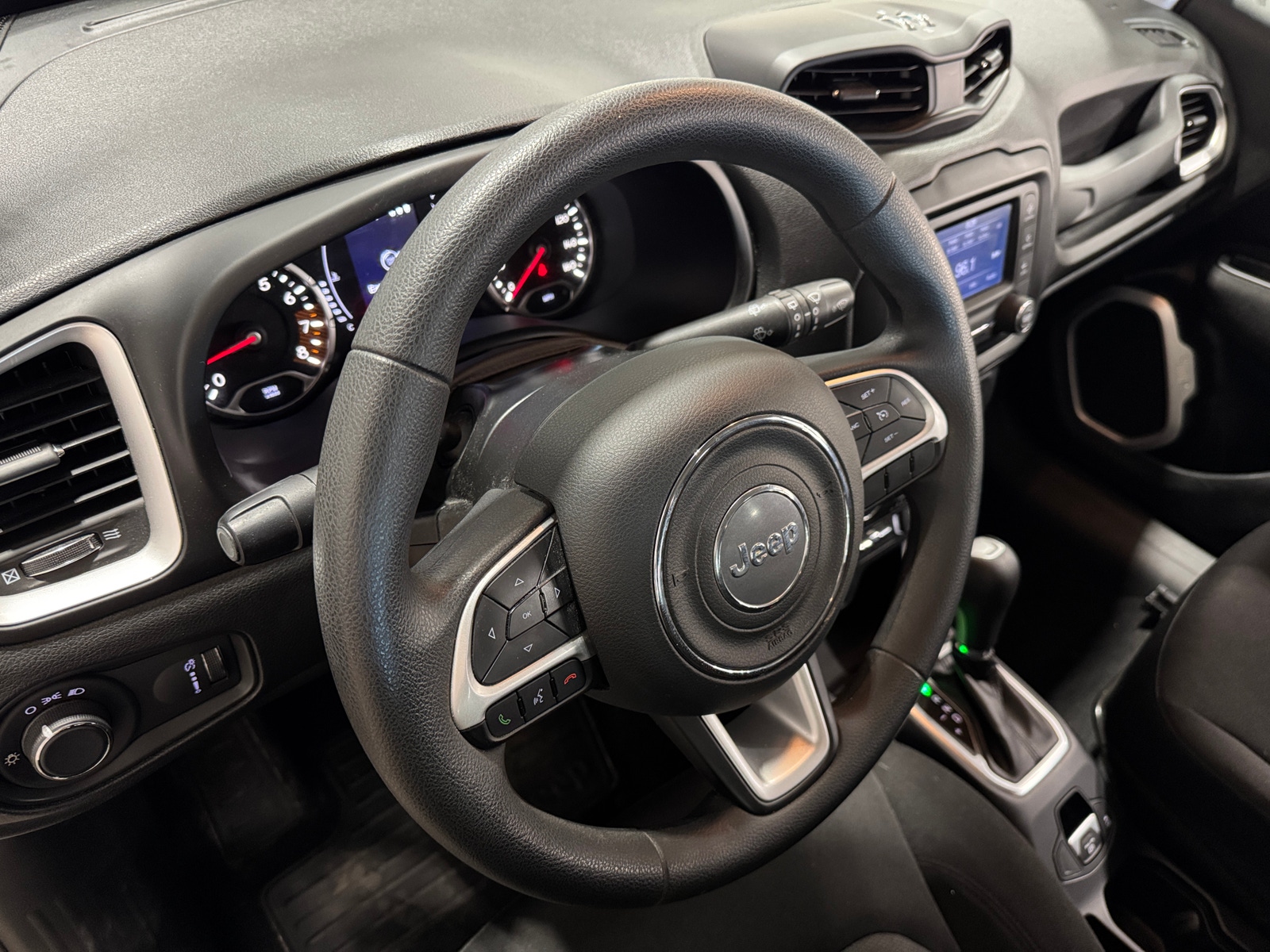 Thumbnail: 2019 Jeep Renegade - 3