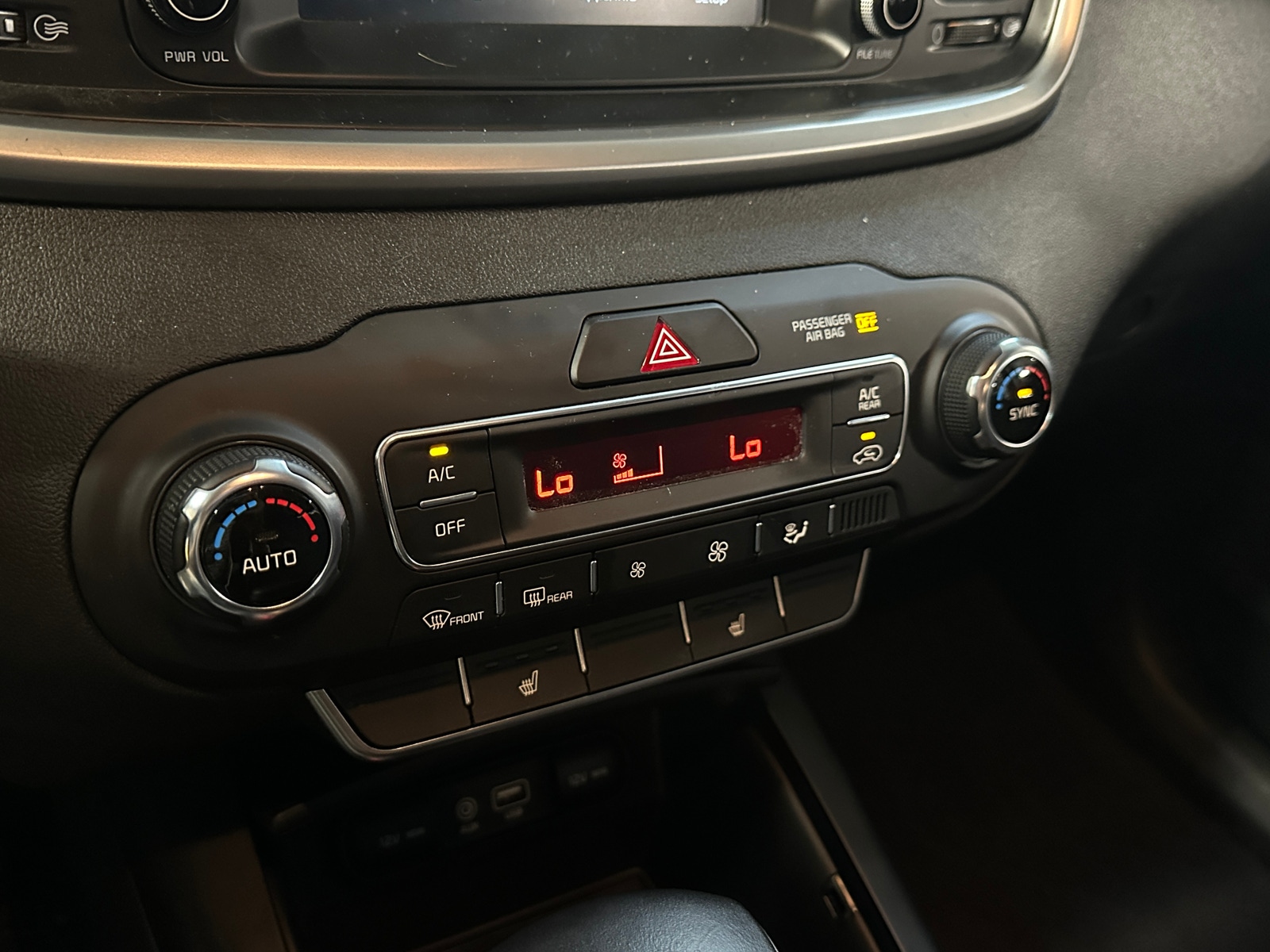 Thumbnail: 2019 Kia Sorento - 4