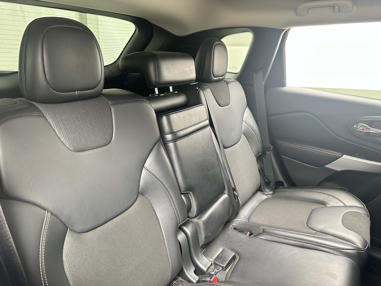 Thumbnail: 2018 Jeep Cherokee - 6