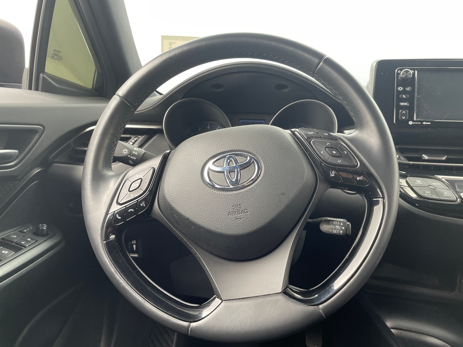 Thumbnail: 2018 Toyota C-HR - 5