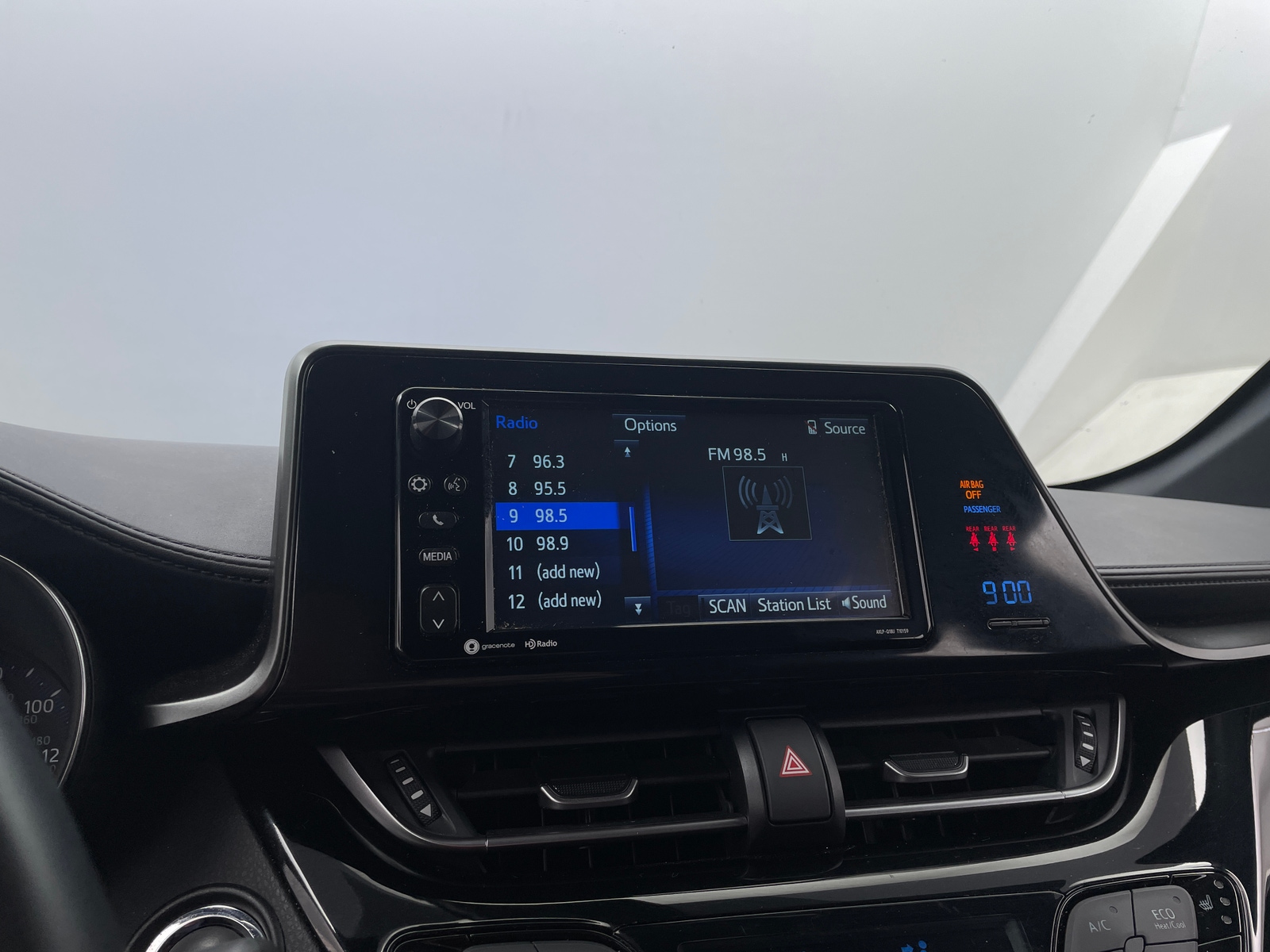 Thumbnail: 2018 Toyota C-HR - 4