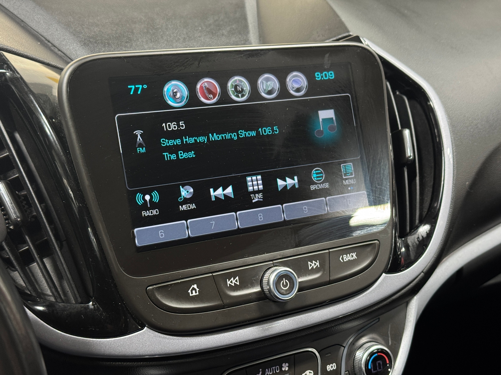 Thumbnail: 2017 Chevrolet Volt - 4