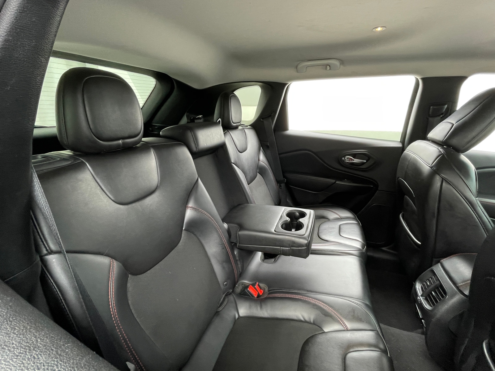 Thumbnail: 2019 Jeep Cherokee - 6
