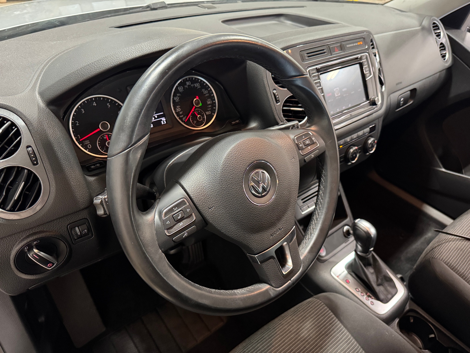 Thumbnail: 2018 Volkswagen Tiguan - 3