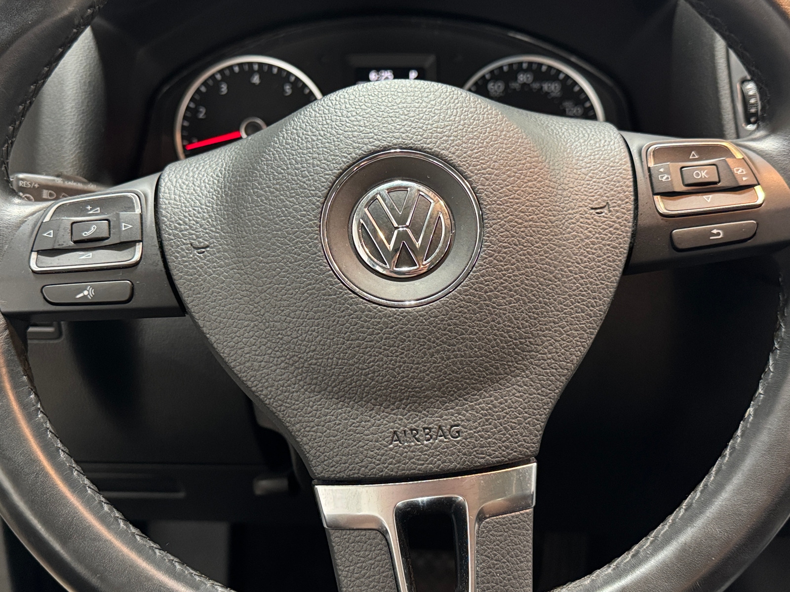 Thumbnail: 2018 Volkswagen Tiguan - 5