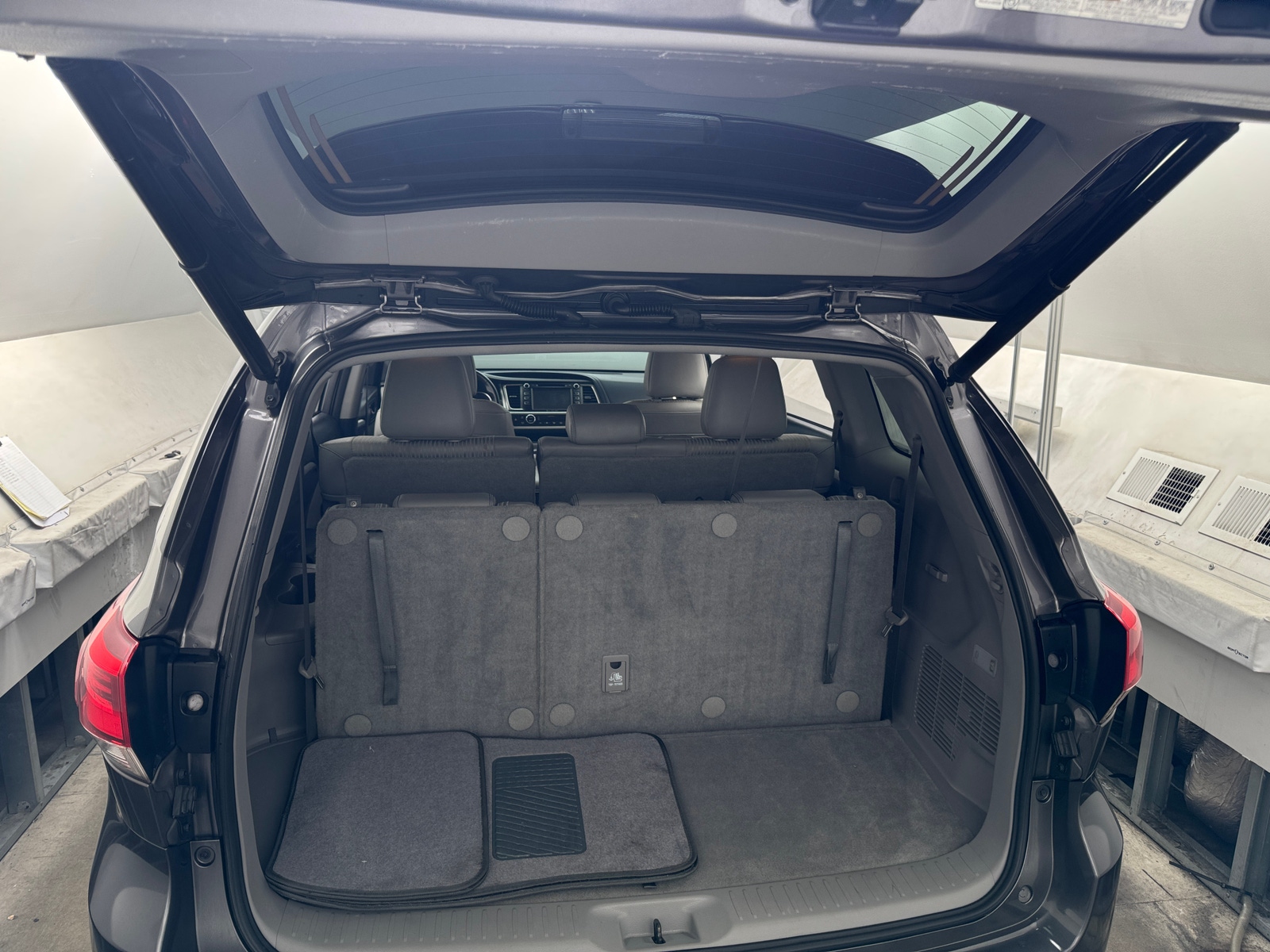 Thumbnail: 2018 Toyota Highlander - 7