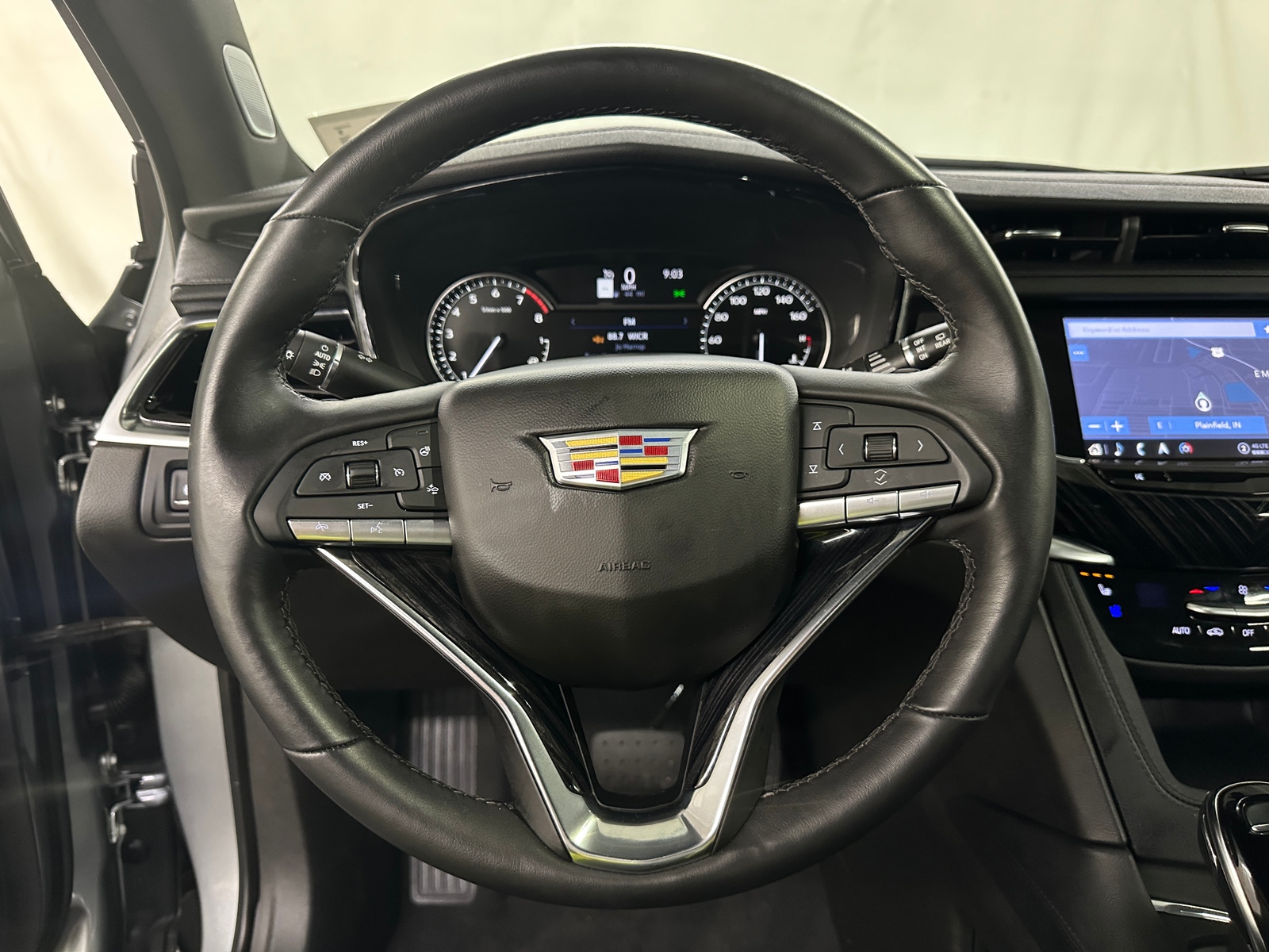 Thumbnail: 2025 Cadillac XT6 - 4