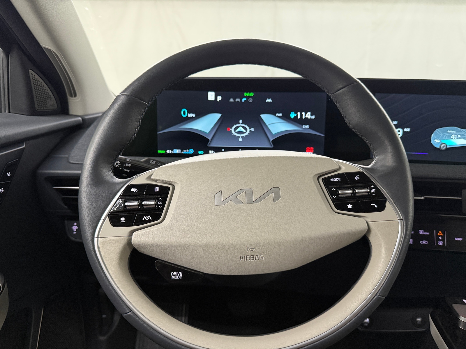 Thumbnail: 2022 Kia EV6 - 4