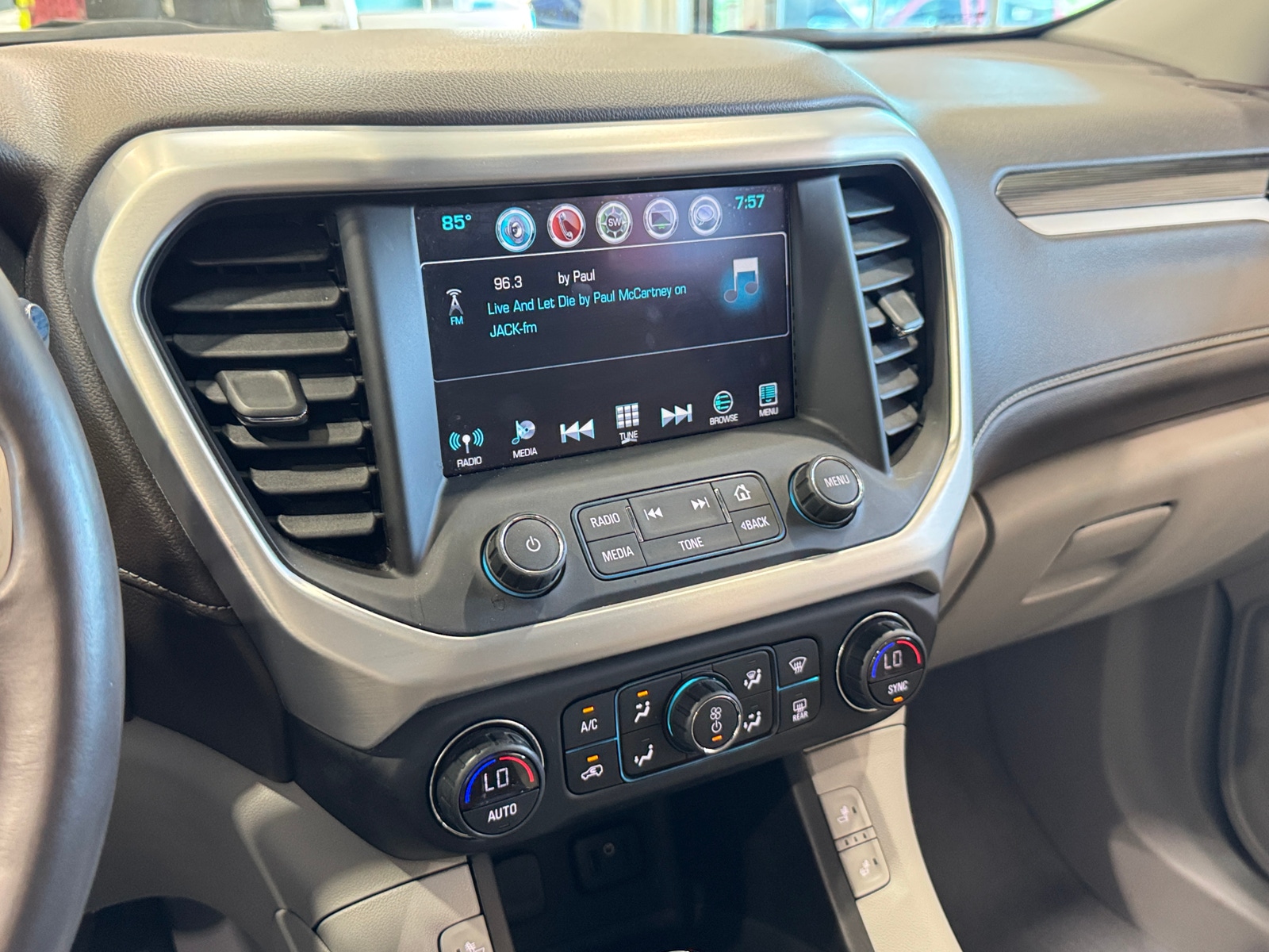 Thumbnail: 2018 GMC Acadia - 3