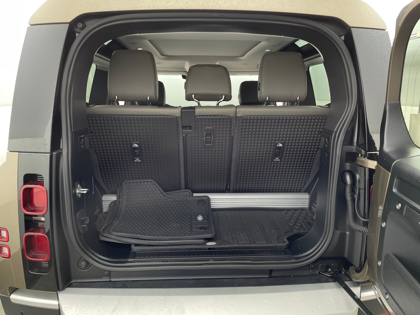 Thumbnail: 2021 Land Rover Defender - 6