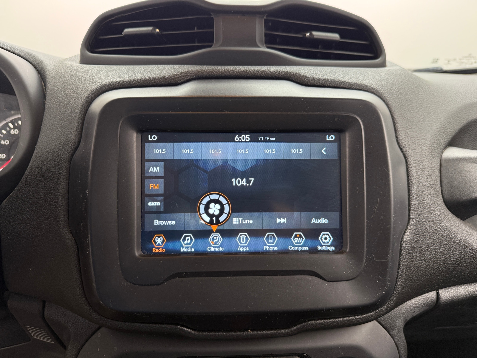Thumbnail: 2019 Jeep Renegade - 4