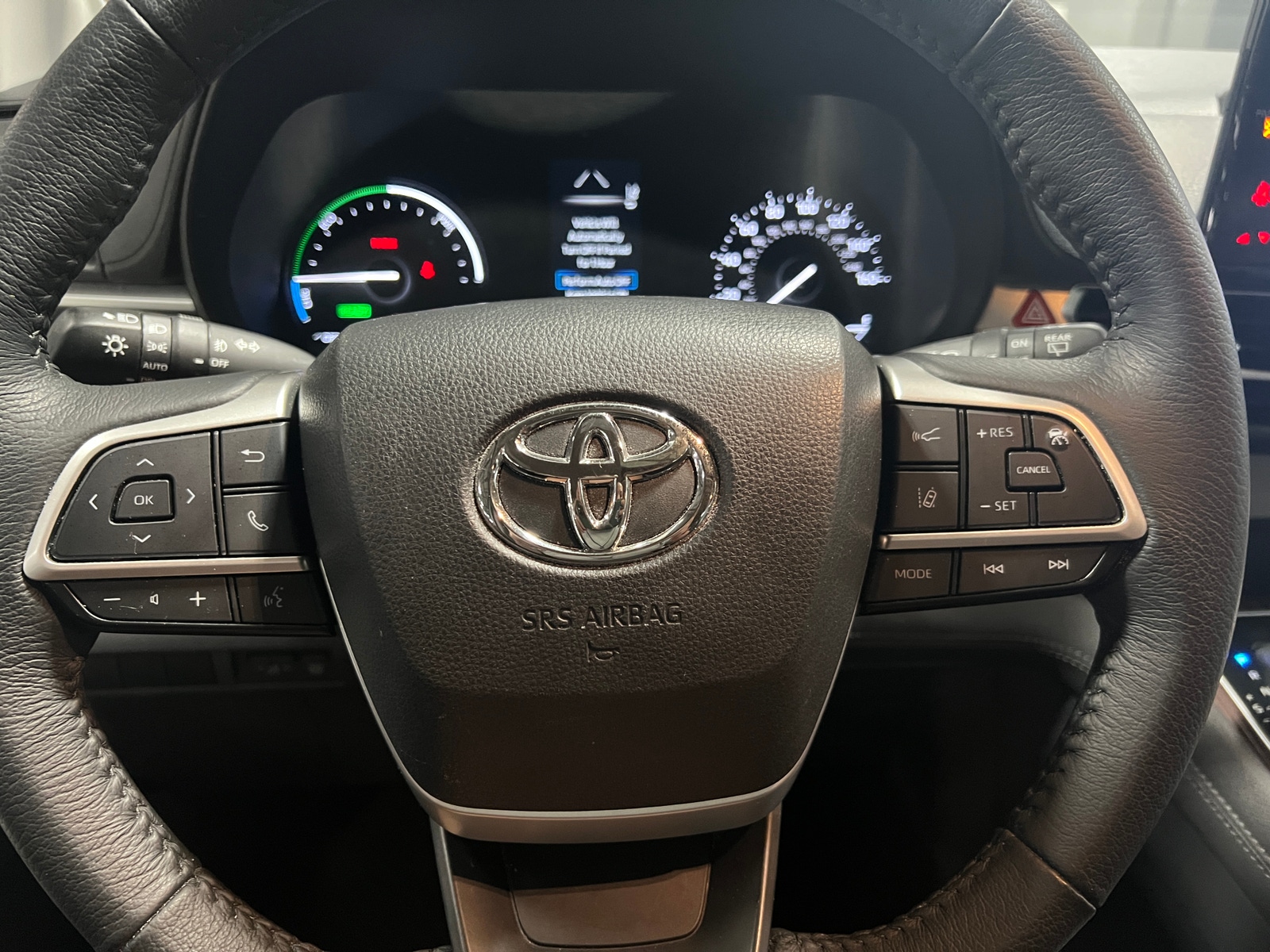 Thumbnail: 2023 Toyota Sienna - 4