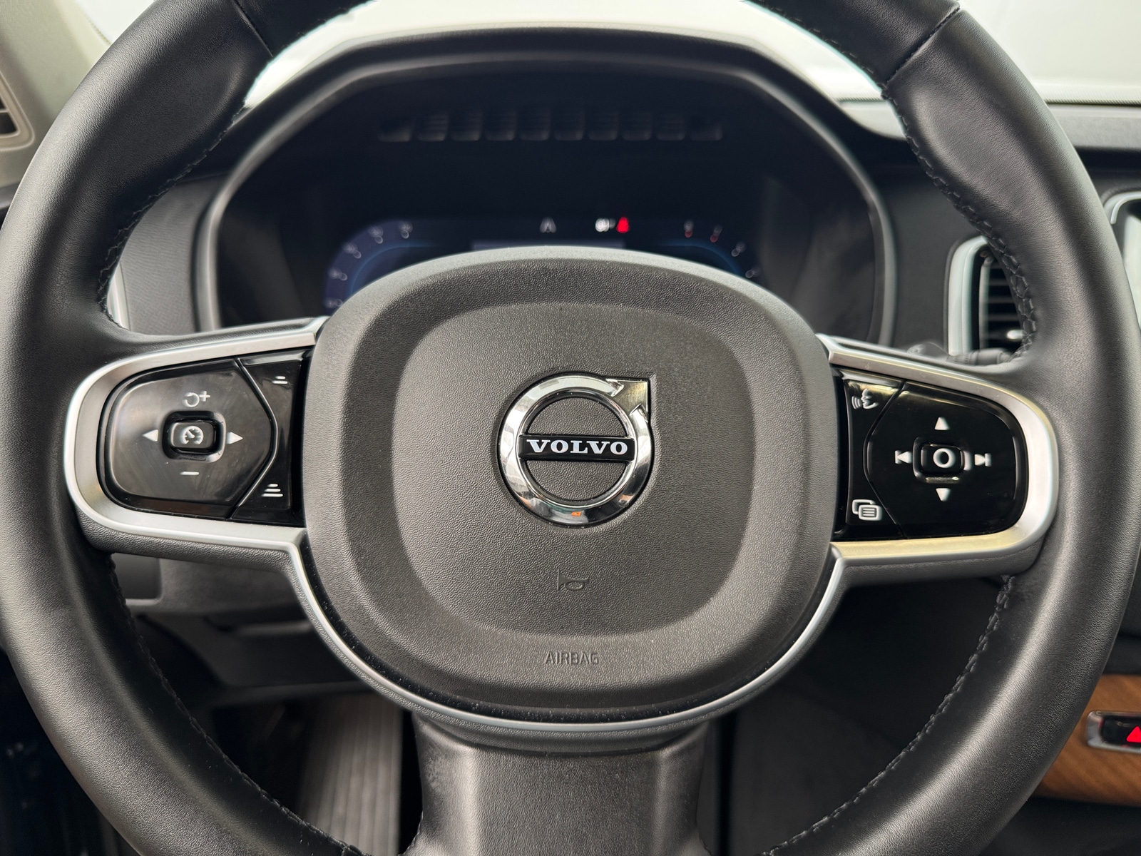 Thumbnail: 2025 Volvo XC90 - 4