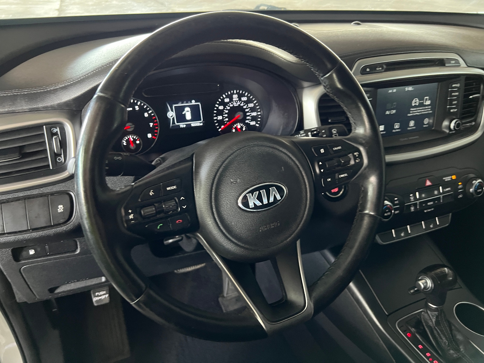 Thumbnail: 2017 Kia Sorento - 4