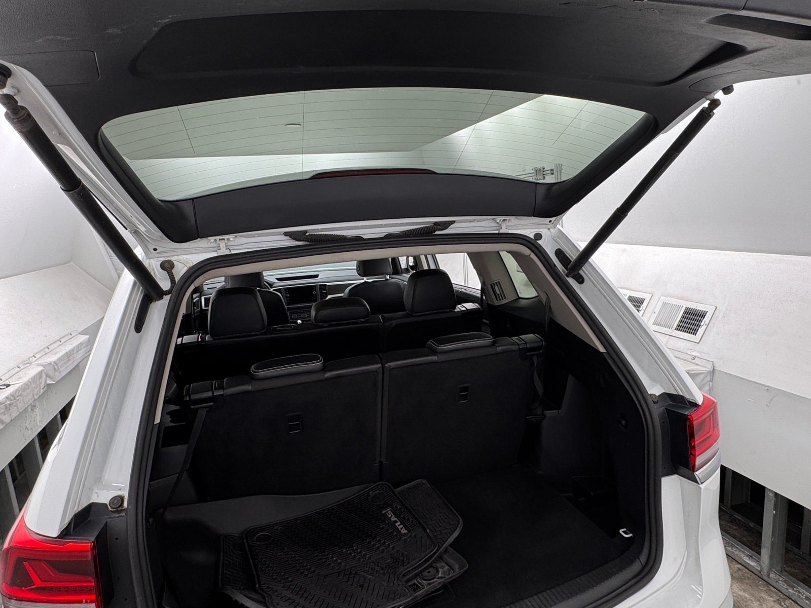 Thumbnail: 2021 Volkswagen Atlas - 6