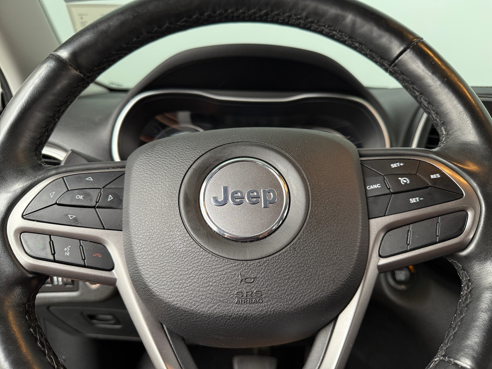 Thumbnail: 2019 Jeep Cherokee - 5
