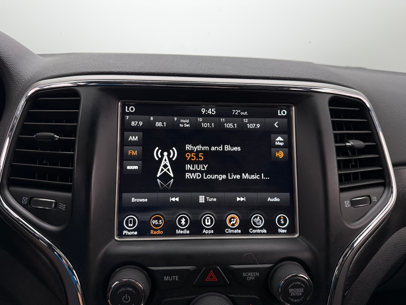 Thumbnail: 2018 Jeep Grand Cherokee - 3