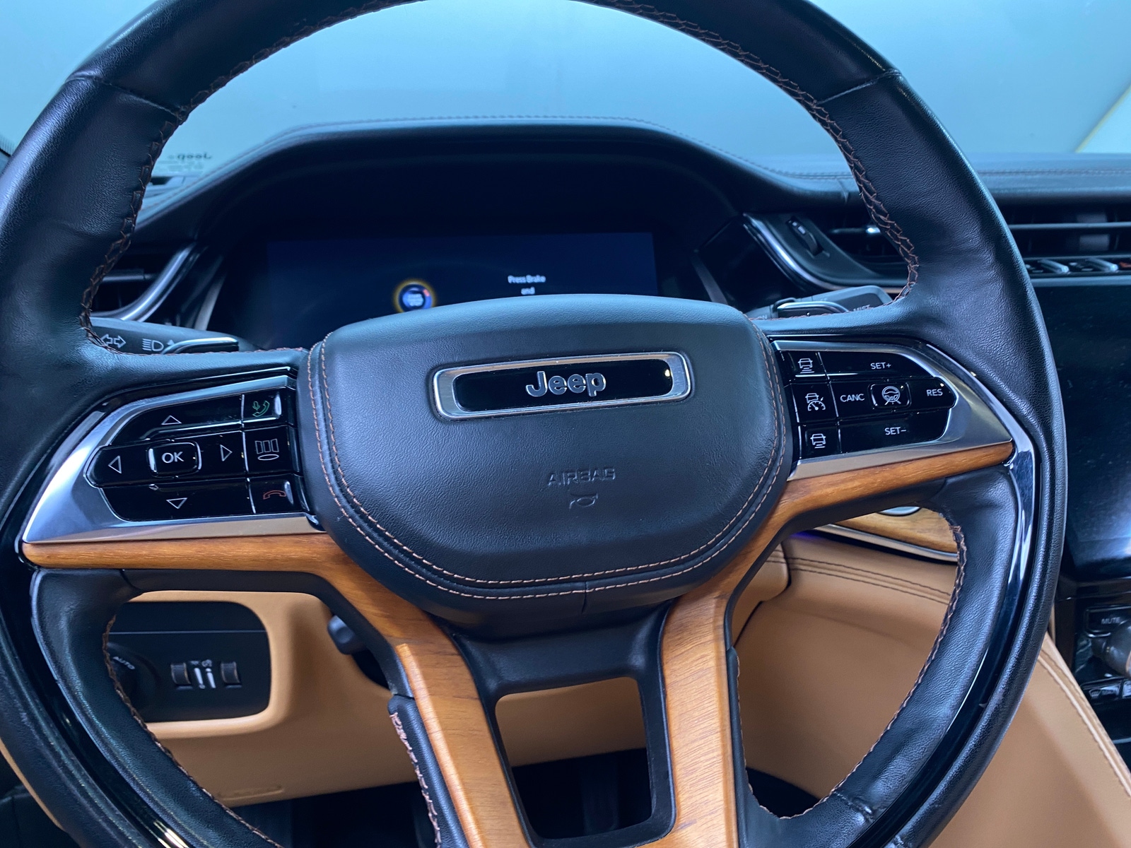 Thumbnail: 2022 Jeep Grand Cherokee L - 4