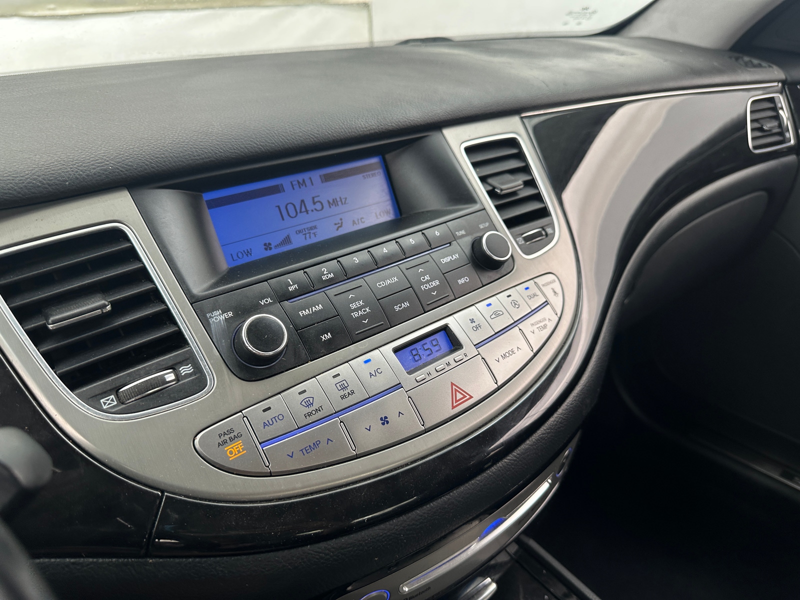 Thumbnail: 2014 Hyundai Genesis - 3