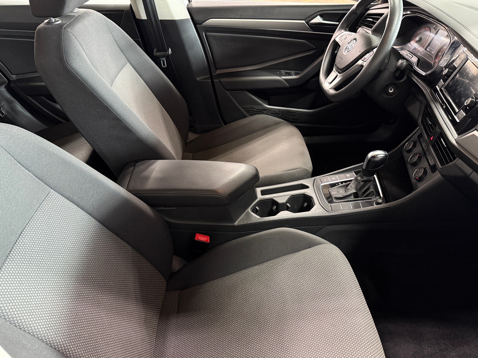 Thumbnail: 2019 Volkswagen Jetta - 2
