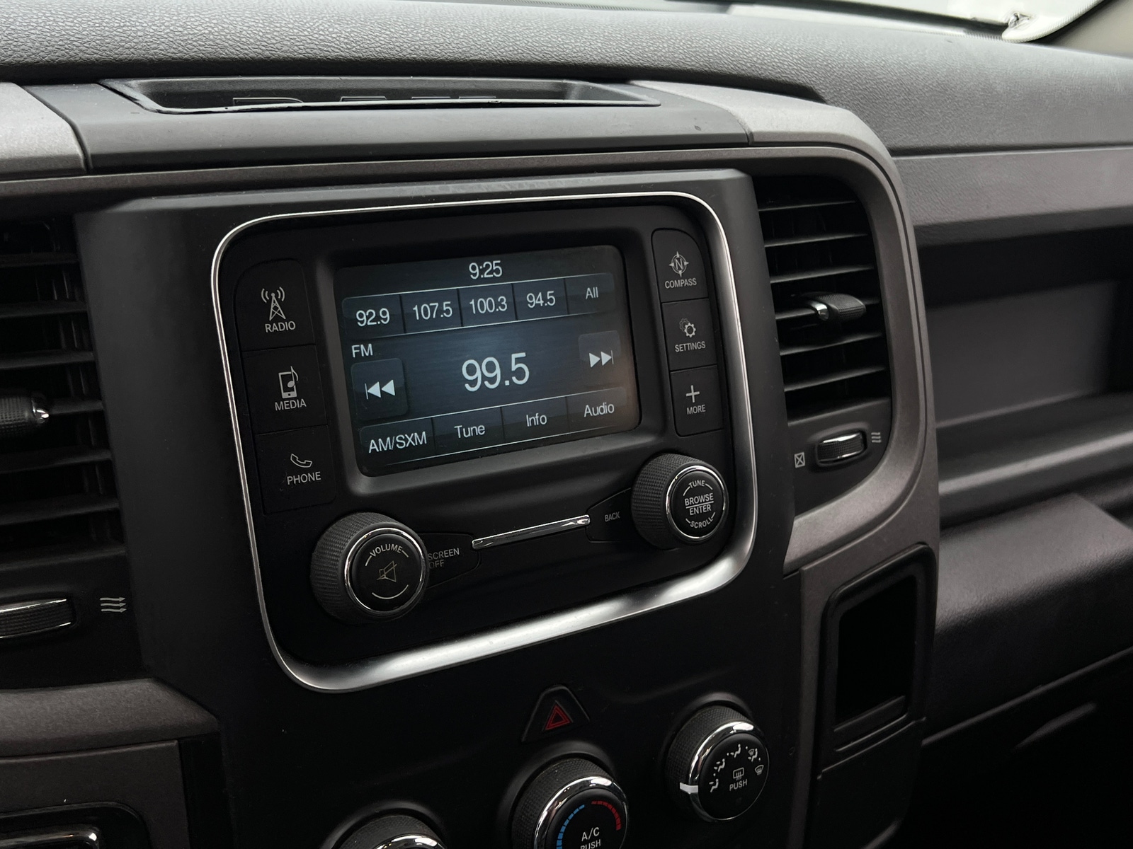 Thumbnail: 2019 RAM 1500 Classic - 3