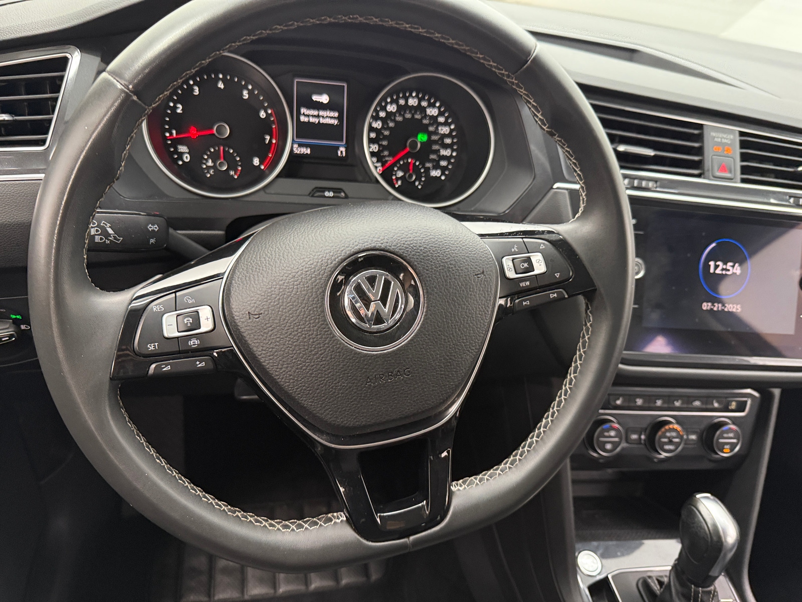 Thumbnail: 2021 Volkswagen Tiguan - 4