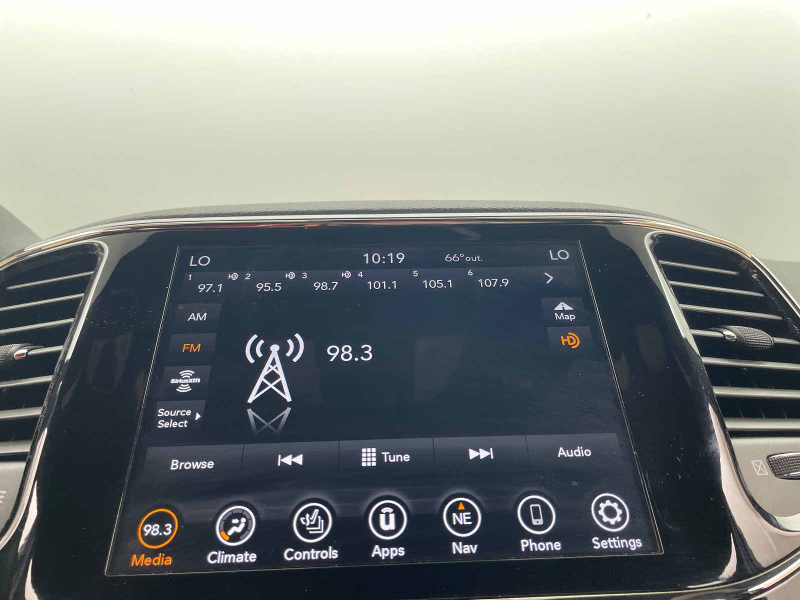 Thumbnail: 2020 Jeep Grand Cherokee - 3