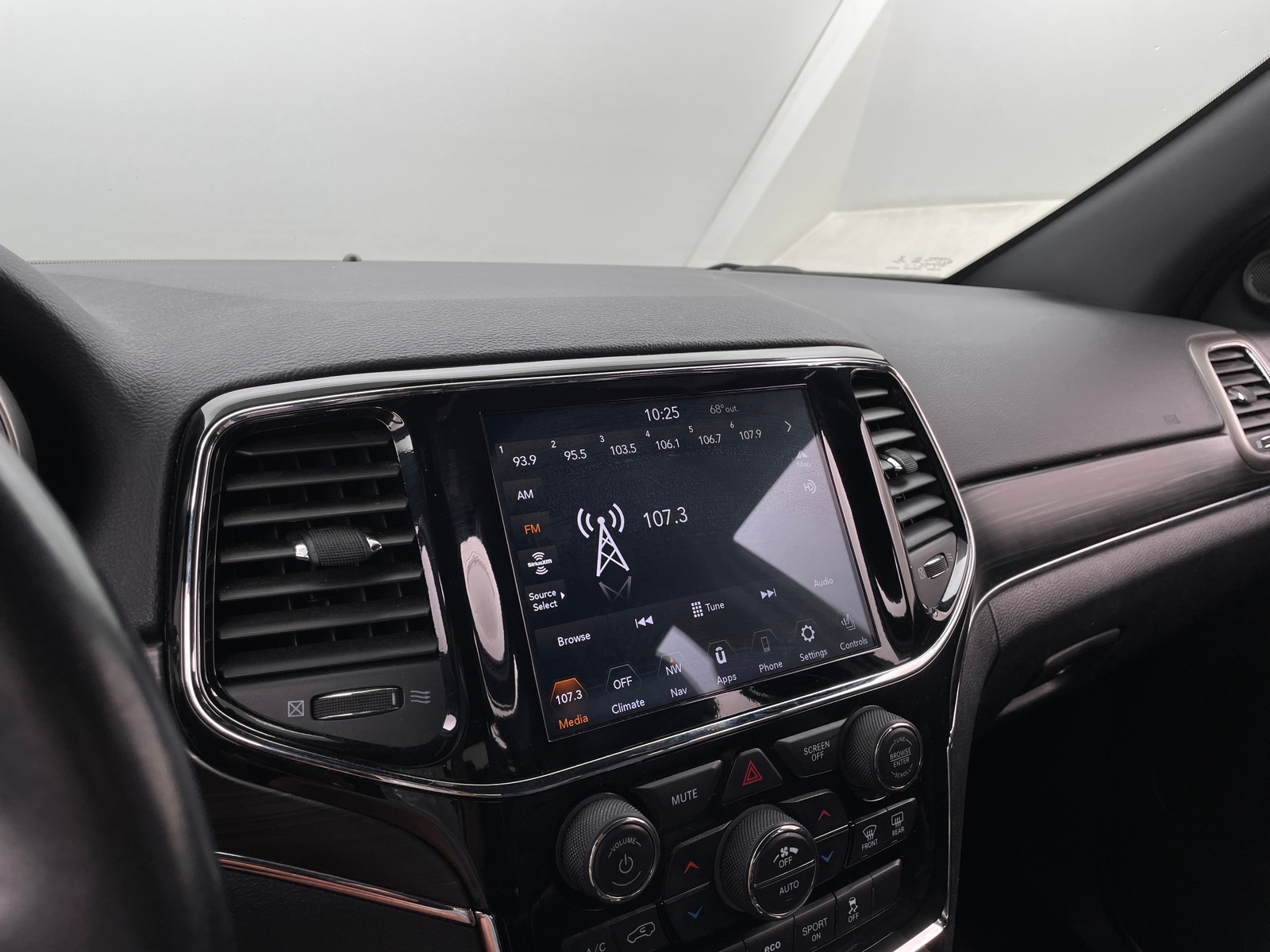 Thumbnail: 2019 Jeep Grand Cherokee - 3