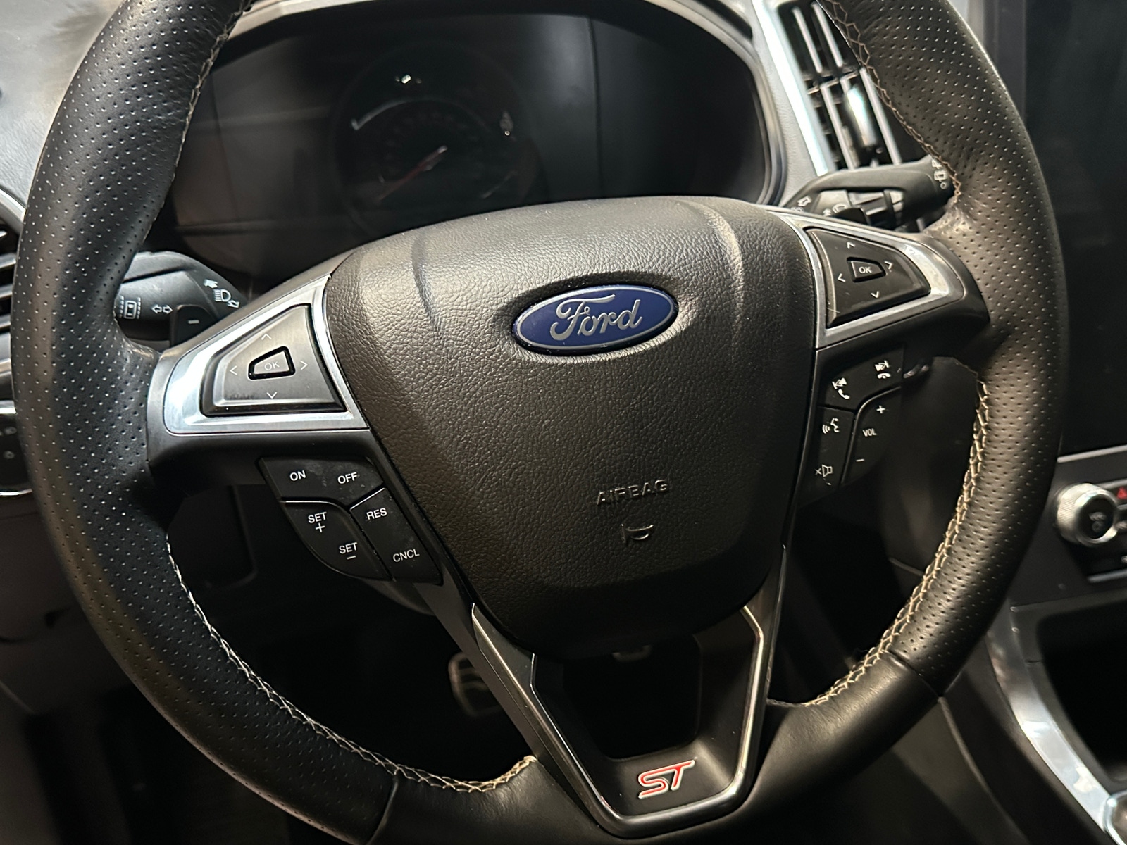 Thumbnail: 2023 Ford Edge - 4