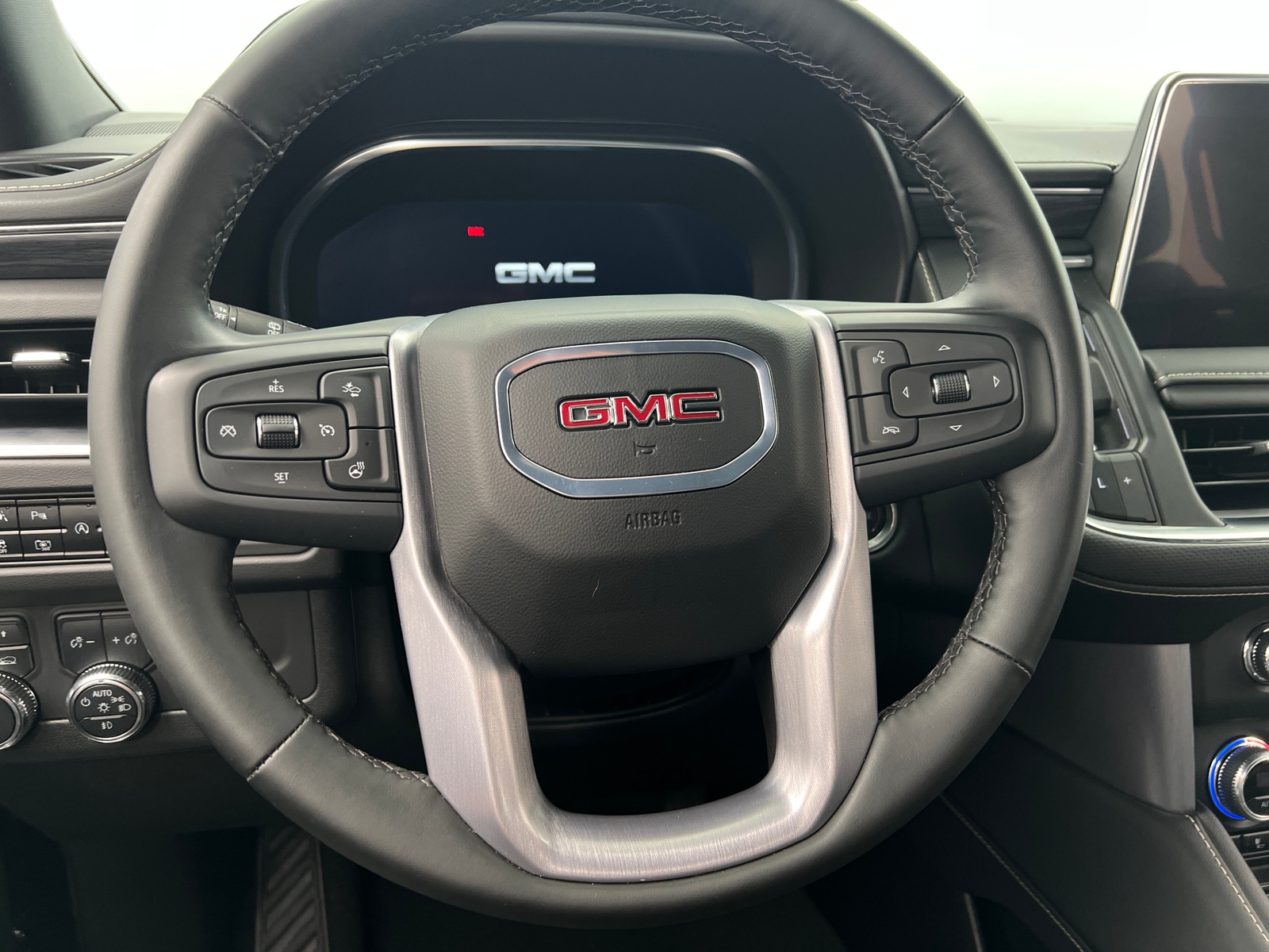 Thumbnail: 2024 GMC Yukon - 4