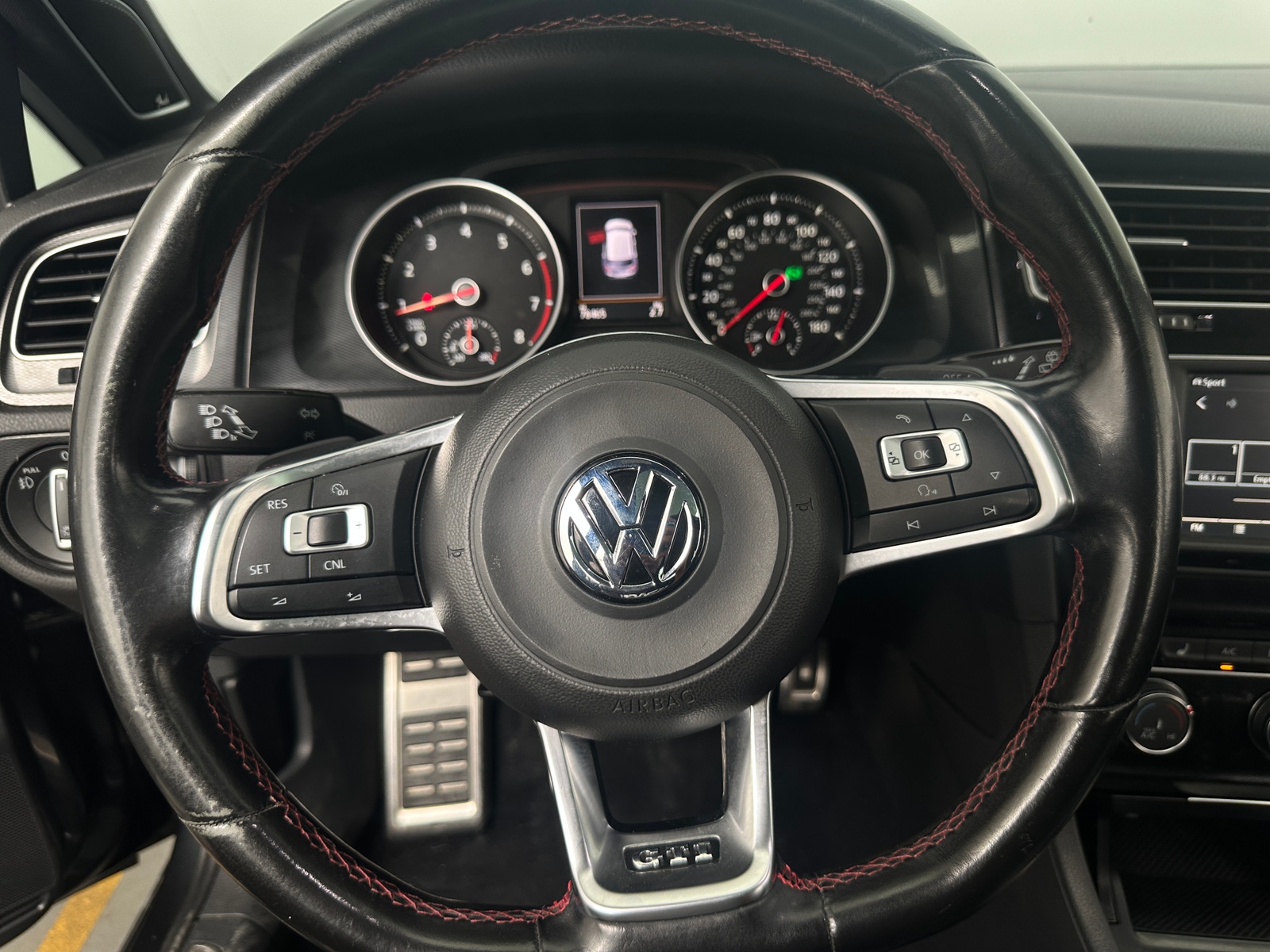 Thumbnail: 2016 Volkswagen Golf - 4