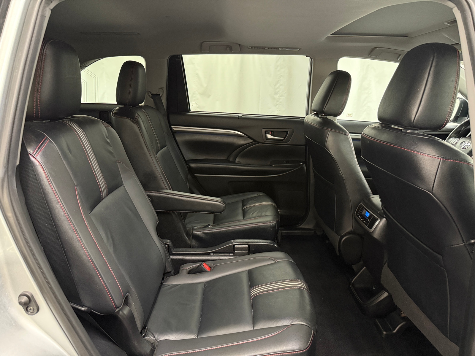 Thumbnail: 2019 Toyota Highlander - 6