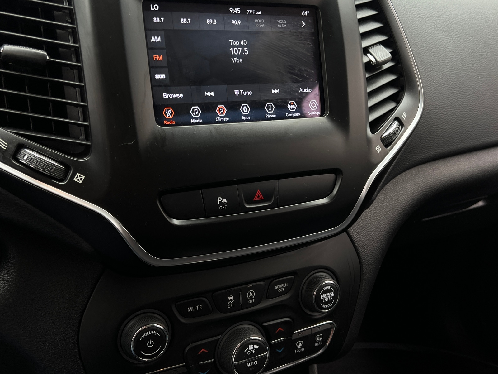 Thumbnail: 2020 Jeep Cherokee - 3