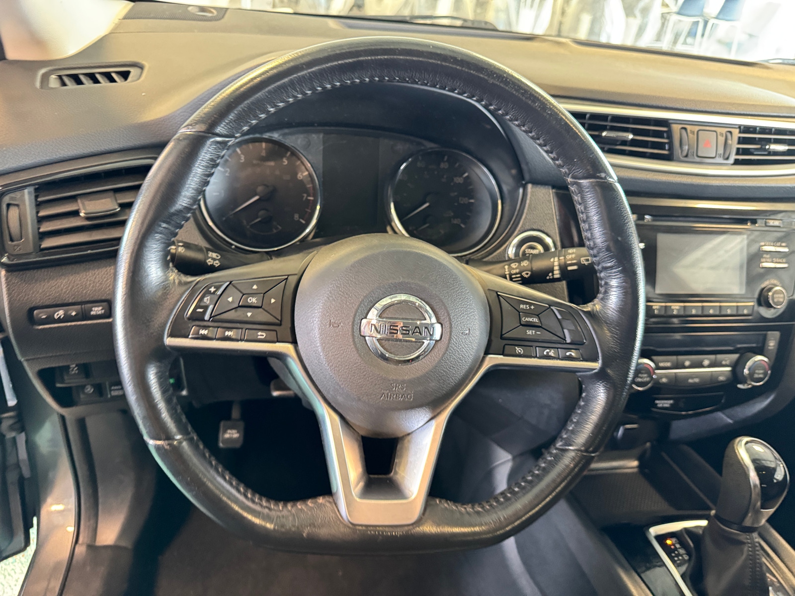 Thumbnail: 2017 Nissan Rogue Sport - 5
