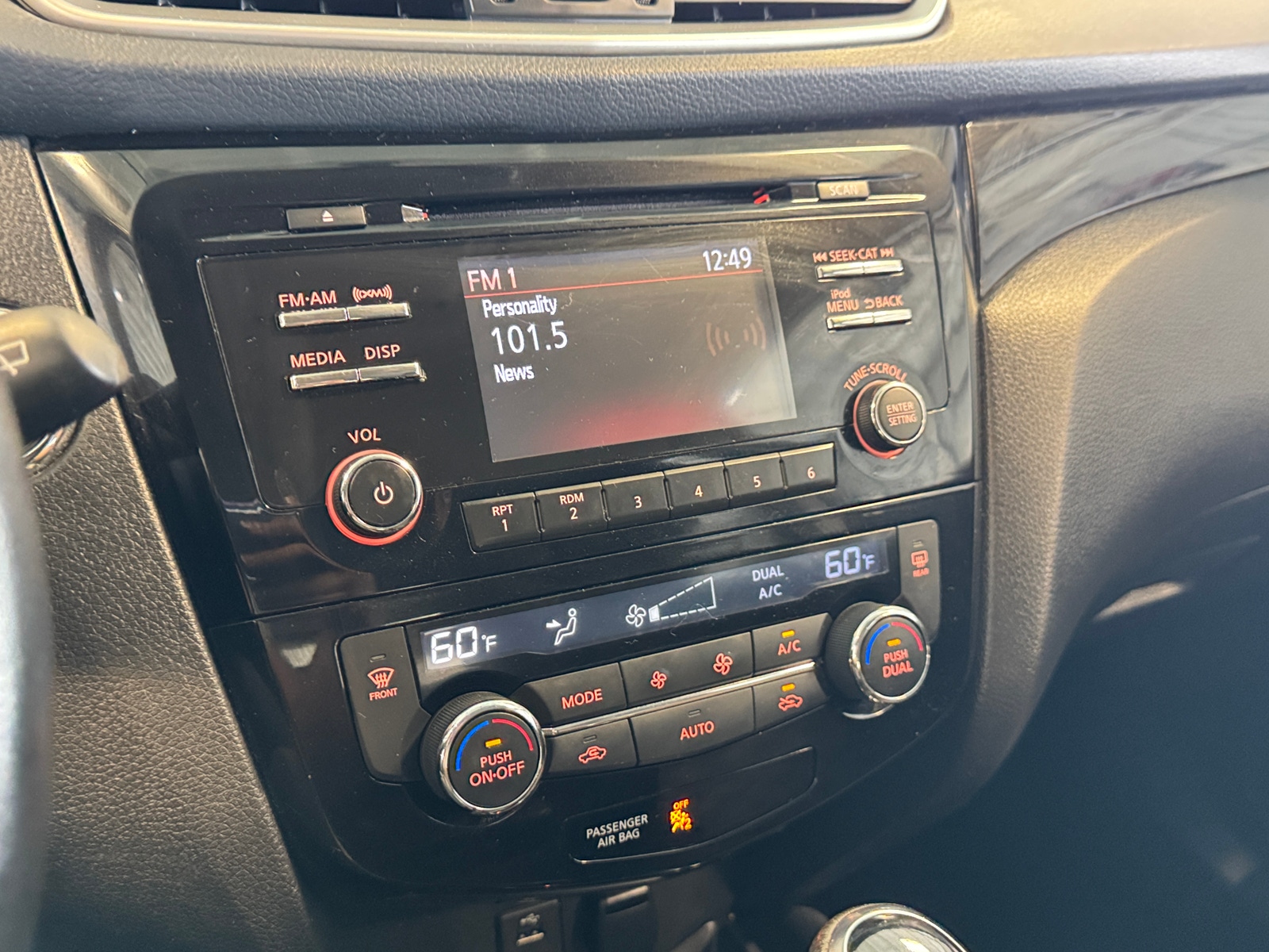 Thumbnail: 2017 Nissan Rogue Sport - 4