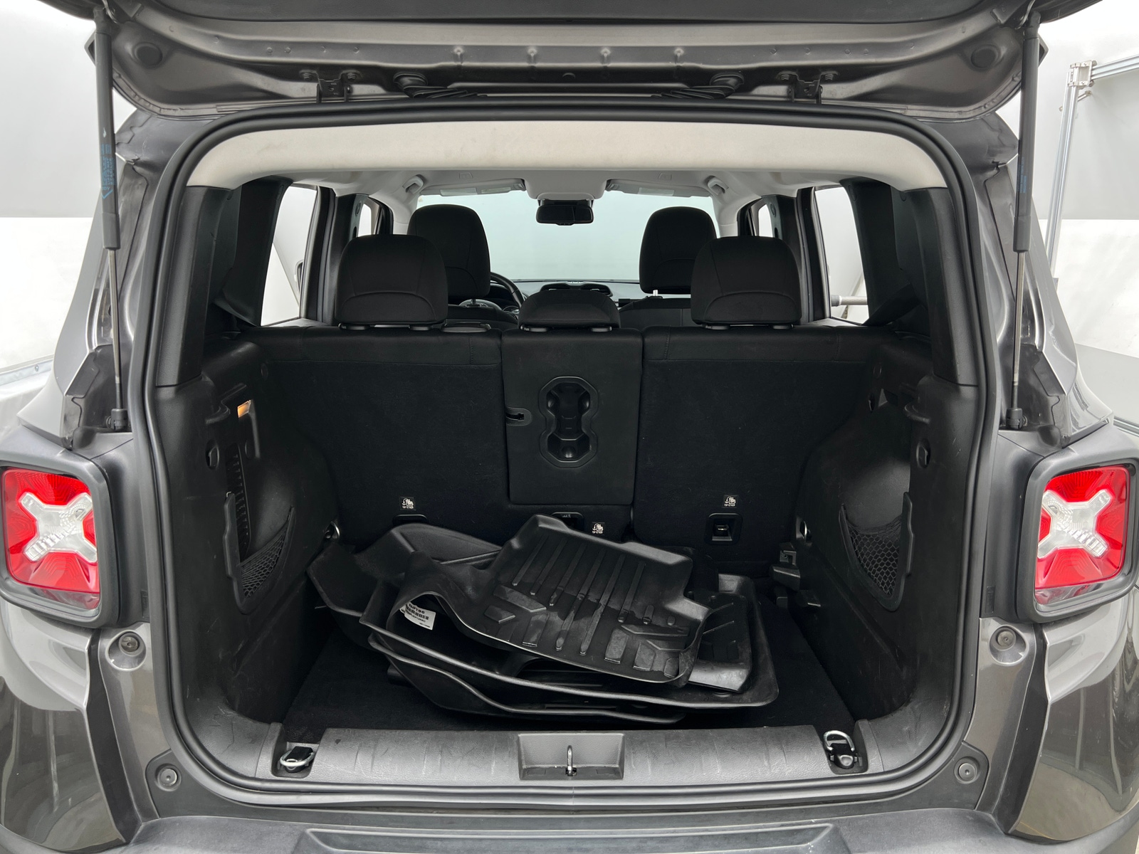 Thumbnail: 2018 Jeep Renegade - 7