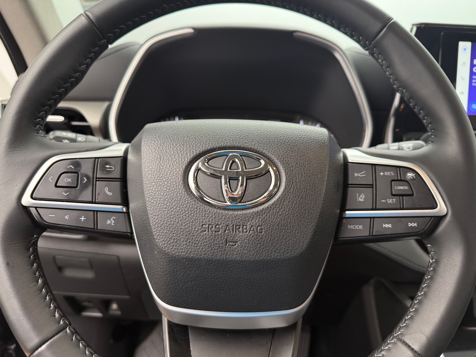 Thumbnail: 2023 Toyota Highlander - 4