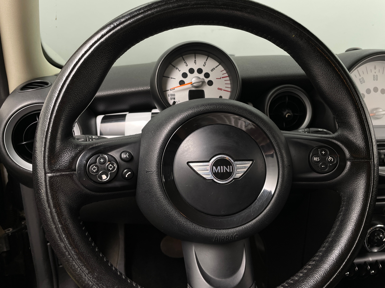 Thumbnail: 2013 MINI Cooper Hardtop - 4