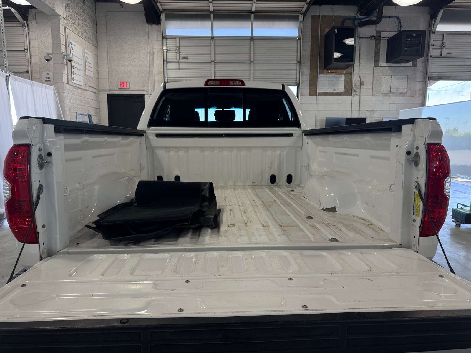 Thumbnail: 2017 Toyota Tundra - 7
