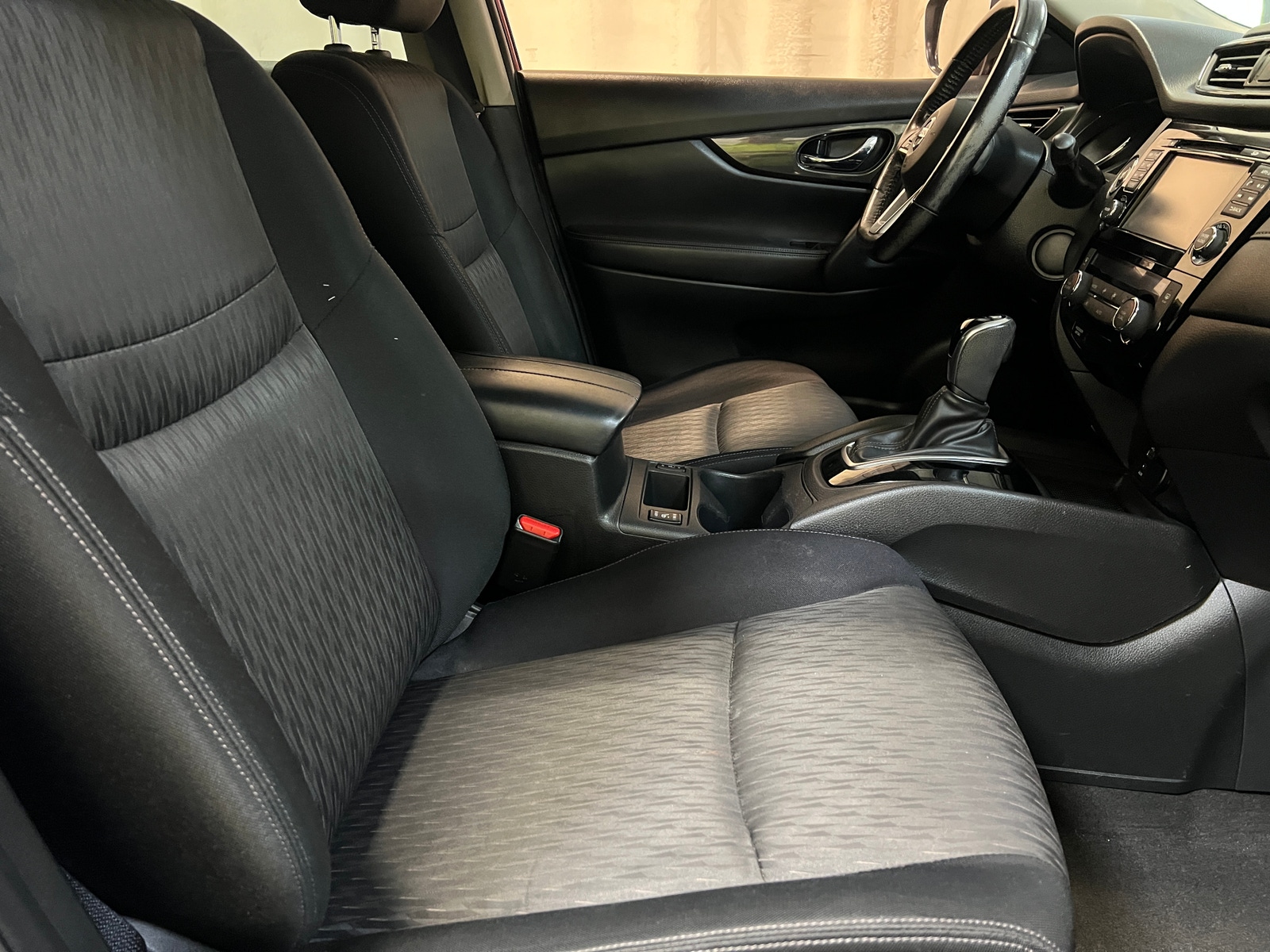 Thumbnail: 2017 Nissan Rogue - 2