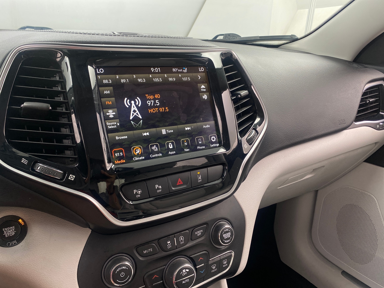 Thumbnail: 2021 Jeep Cherokee - 3