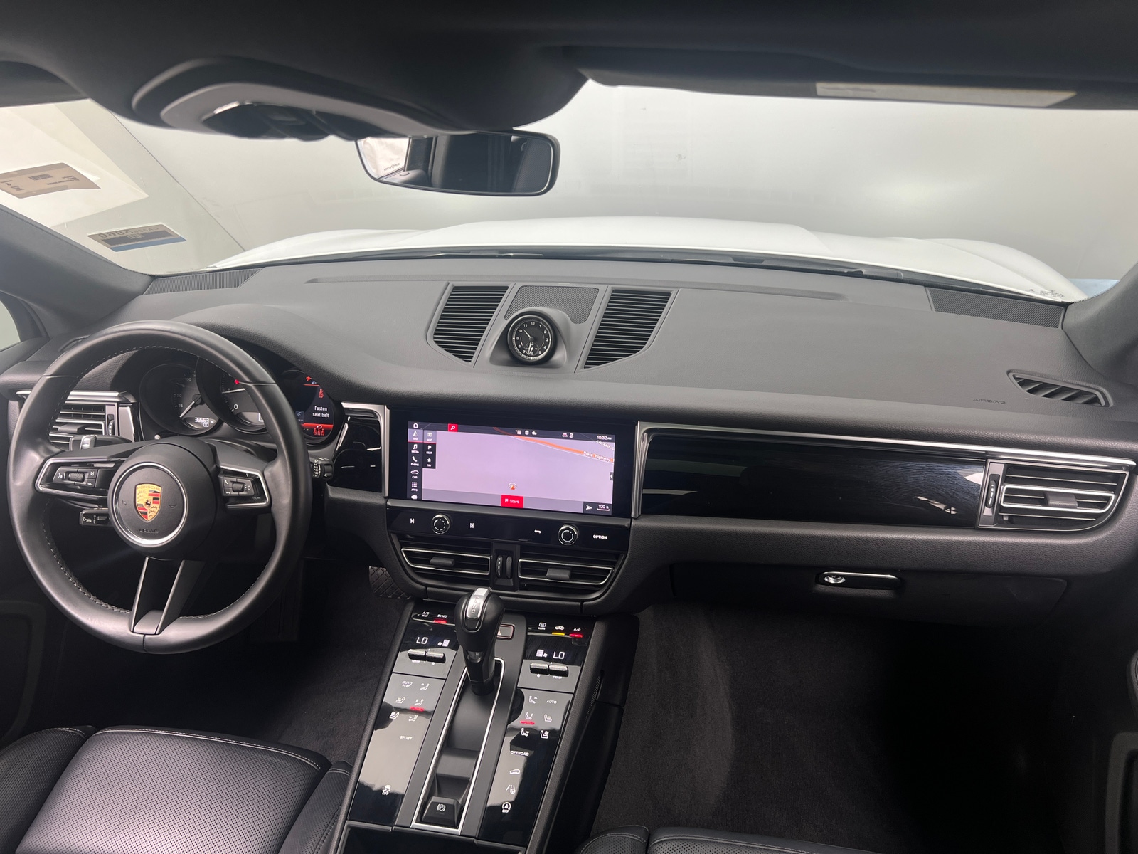 Thumbnail: 2022 Porsche Macan - 2